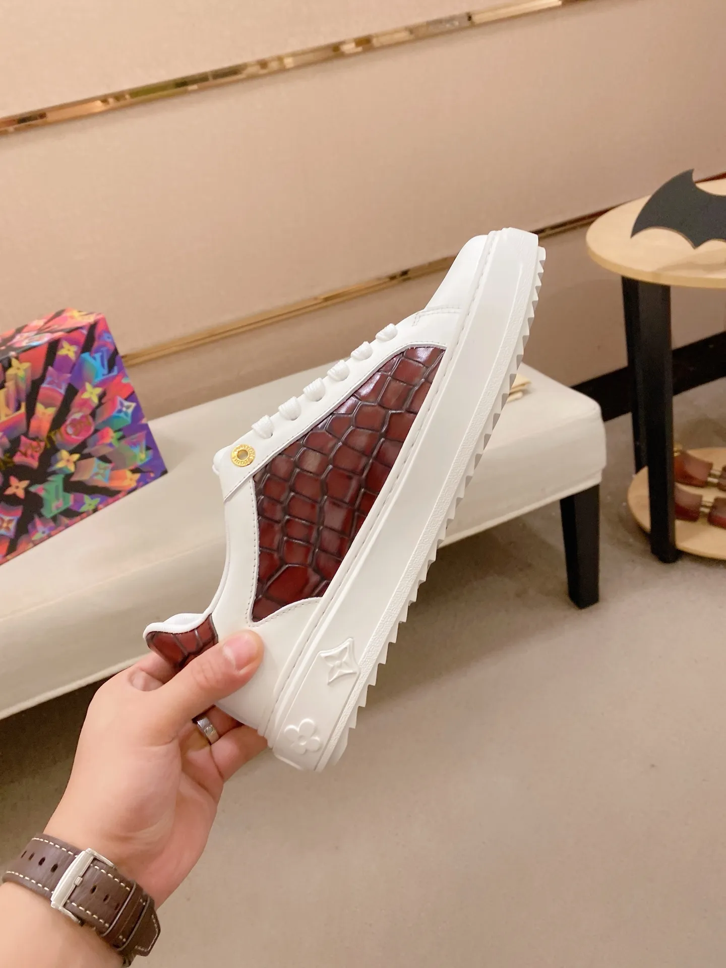 Men's shoes💰: 540💰(Niuli: full package) louis vuitton (Louis Vuitton/lv) top 🔍🔍 new models are on sale at the same time at the counter. The upper 🇮🇹 is imported from Italy, first-layer cowhide, and the lining is fully imported cowhide. 💪💪, completely 1⃣️ to 1 ⃣️Re-engraved🇮🇹💪💪, ⚠Sole: The original sole is specially provided by the original factory, the exclusive movable molded sole is super comfortable, ⚠The original factory follows the order, 🔍🔍high quality, you can enter and exit the counter at will, welcome to compare⚠. Code number:38-44